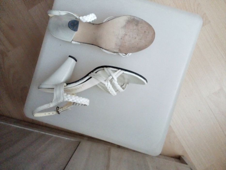 Продам босоножки