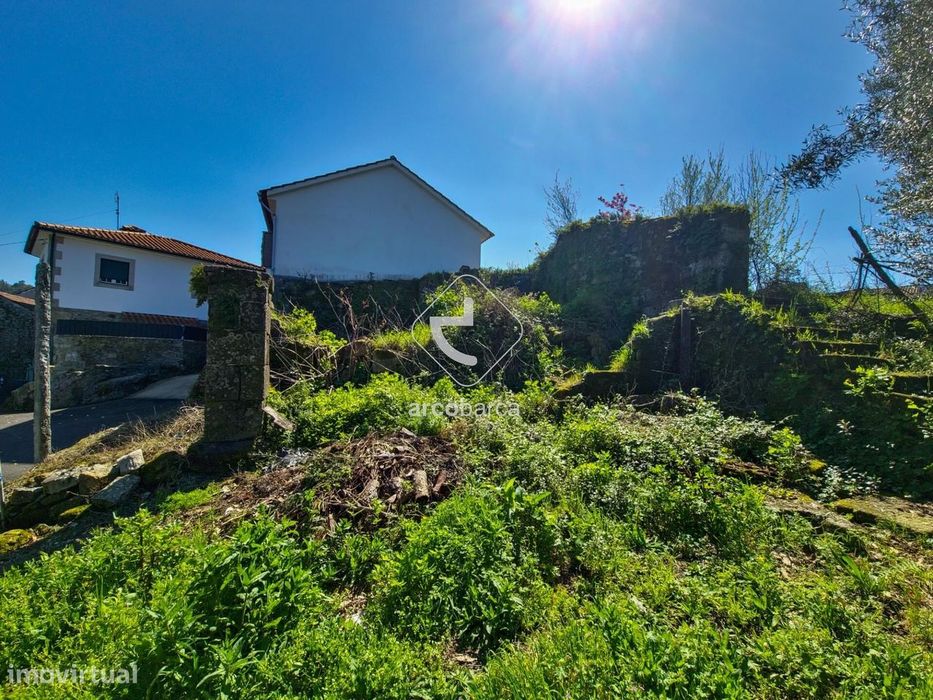 Vende-se Ruína com potencial para restauro em Gondufe - Ponte de Lima