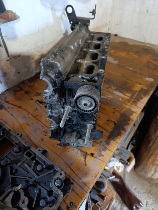 Мотор Сценік 2 під реставрацію