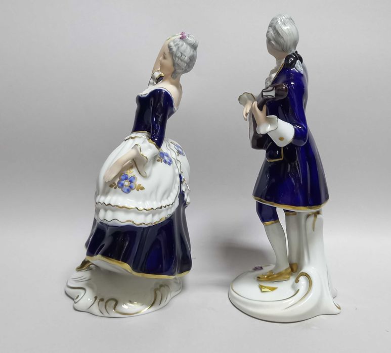 Dworska para, kobaltowe figurki Royal Dux, poł XX w.