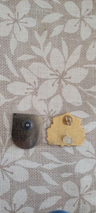 Broches metal originais