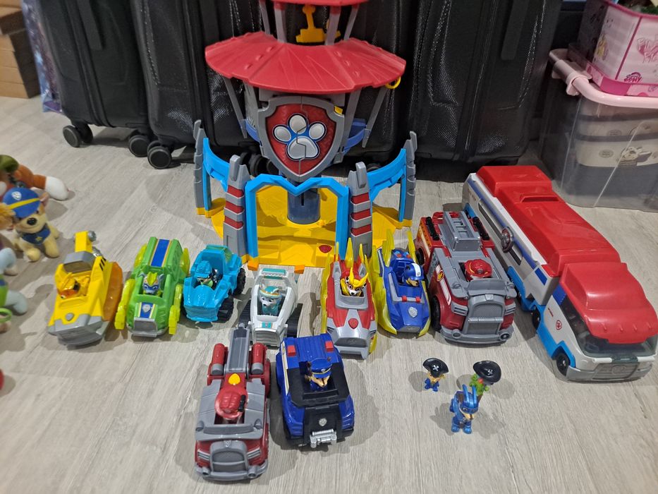 Duży zestaw psi patrol baza auta