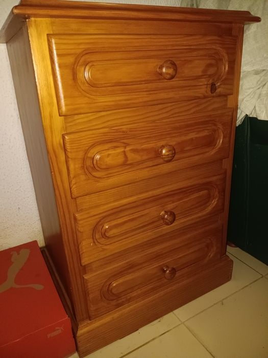 Conjunto 1 comoda + 2 mesas de cabecira madeira maciça