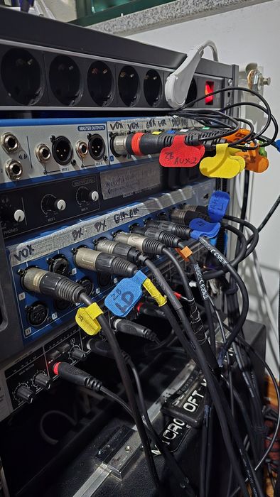 Soundcraft Ui24R — como nova