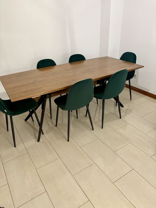 Mesa de Madeira Maciça com estrutura com reforço metálico