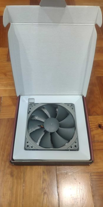 Ventoinha 120mm Noctua 1700RPM NF-P12 redux-1700 4 Pinos PWM