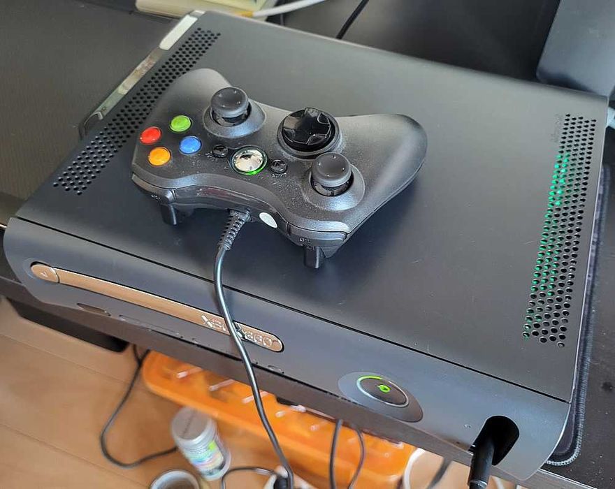 Xbox 360 com 120 GB e ABadAvatar