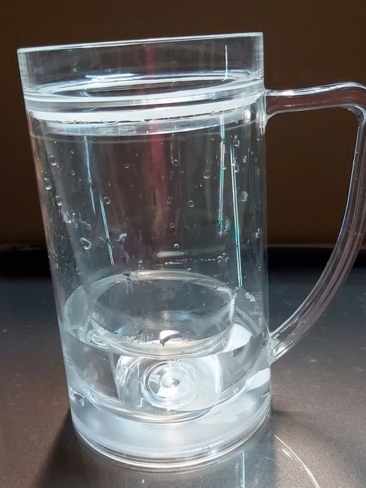 Canecas de cerveja para gelar. Conjunto de 4