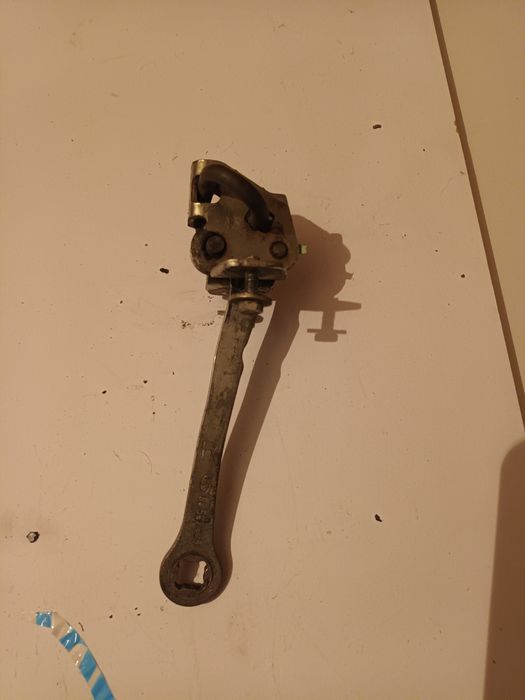 Обмежувач дверей опель омега А, вектра В: 150 грн. - Інші автоаксесуари ...