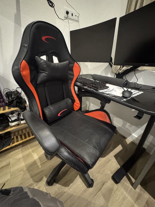 Kit completo / separado de mesa gamer (sem o CPU) , preço negociavel .