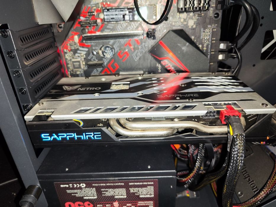 Placa gráfica Saphire AMD 4GB VRAM RX 570