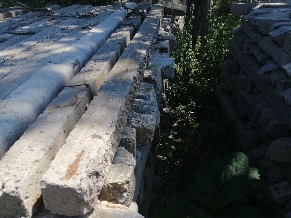 Стовпи Опори Стовпчики Столбики  сітка огорожа паркан колючка