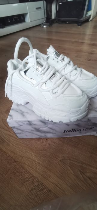 Nowe buty na koturnie