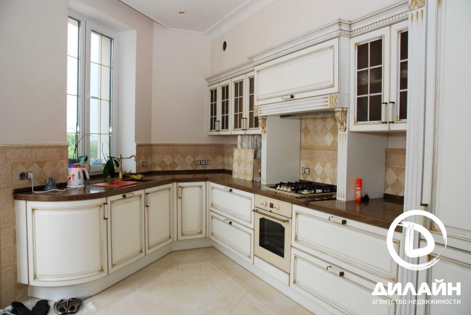 Двухэтажный, 3-х уровневый дом. Бабурка.