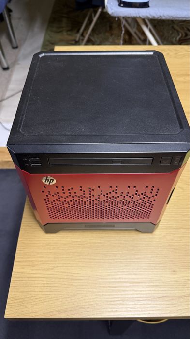 HP ProLiant MicroServer Gen8 Xeon E3-1225 V2 / SSD 256 GB