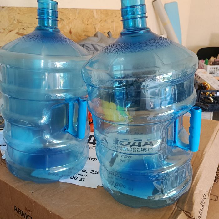 Бутлі 18,9л. Не клеєні. 150 грн за. бутиль.