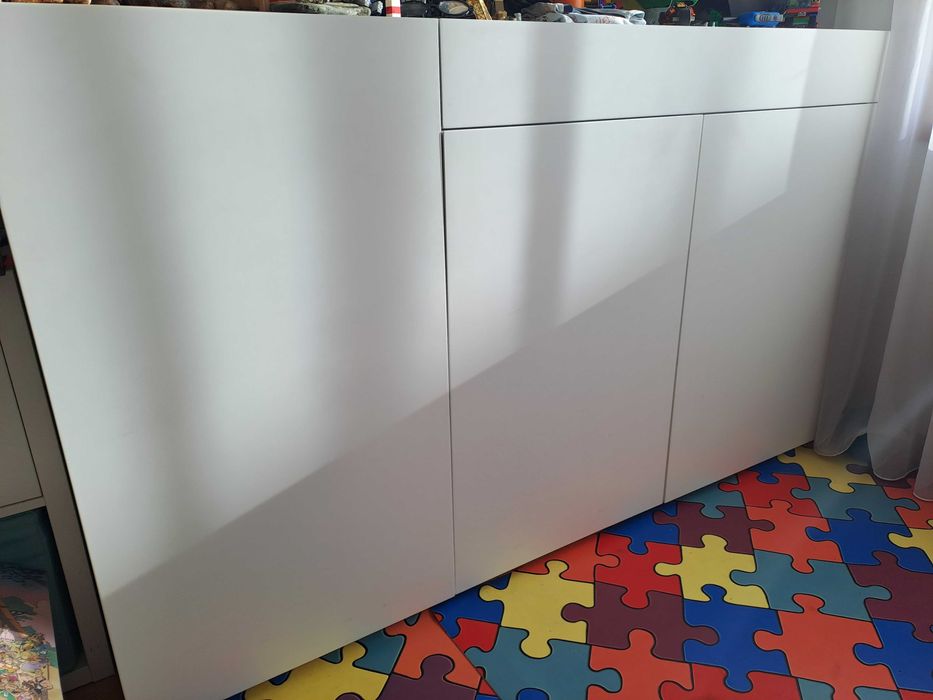 Aparador branco em madeira