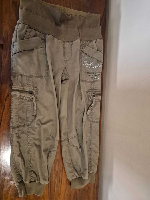 Bershka, 2 Bermudas verde caqui e bege