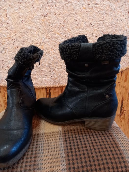Продаю зимові чобітки
