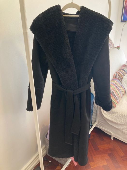Casaco comprido de inverno preto