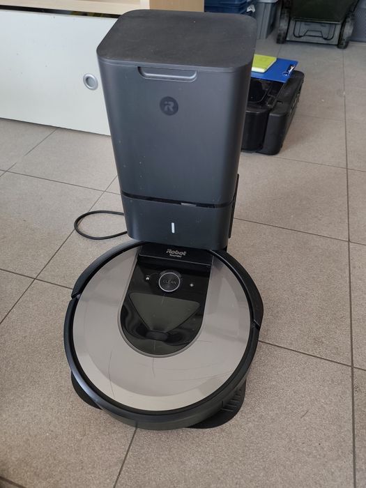 iRobot Roomba i7 + stacja Clean Base