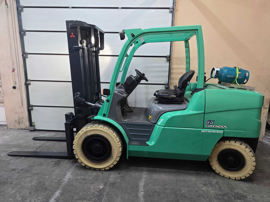 Навантажувач вилковий Mitsubishi 5.5 тонн, газ, 3.3 метра підйом