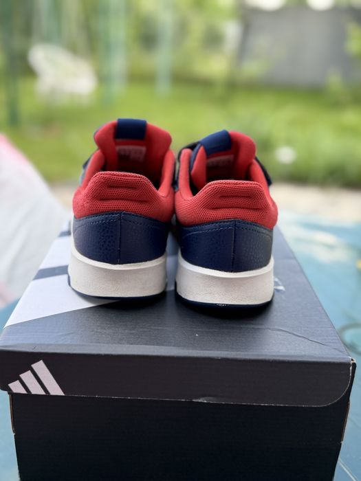 Кросівки adidas 35.5 р