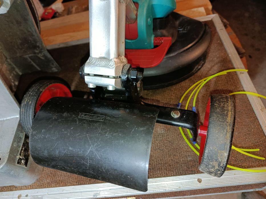 Тример коса bosch art 26 combitrim з колесами і запасними жилками