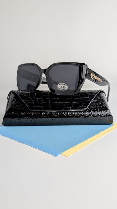 Стильні сонцезахисні окуляри  Versace
