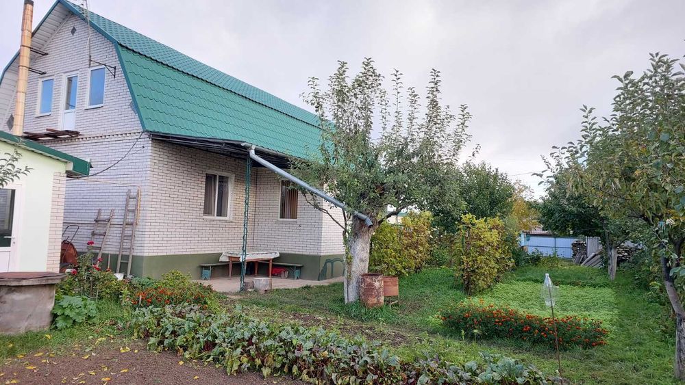 Продаж  будинку . 12сот. землі.