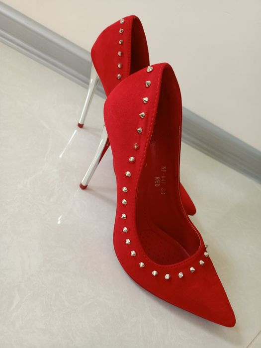 Czerwone buty damskie