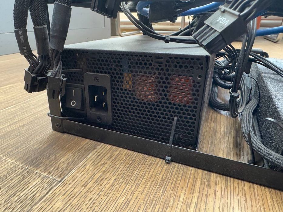 Майнінг ферма на 4-ри карти (Тушка/Корпус)