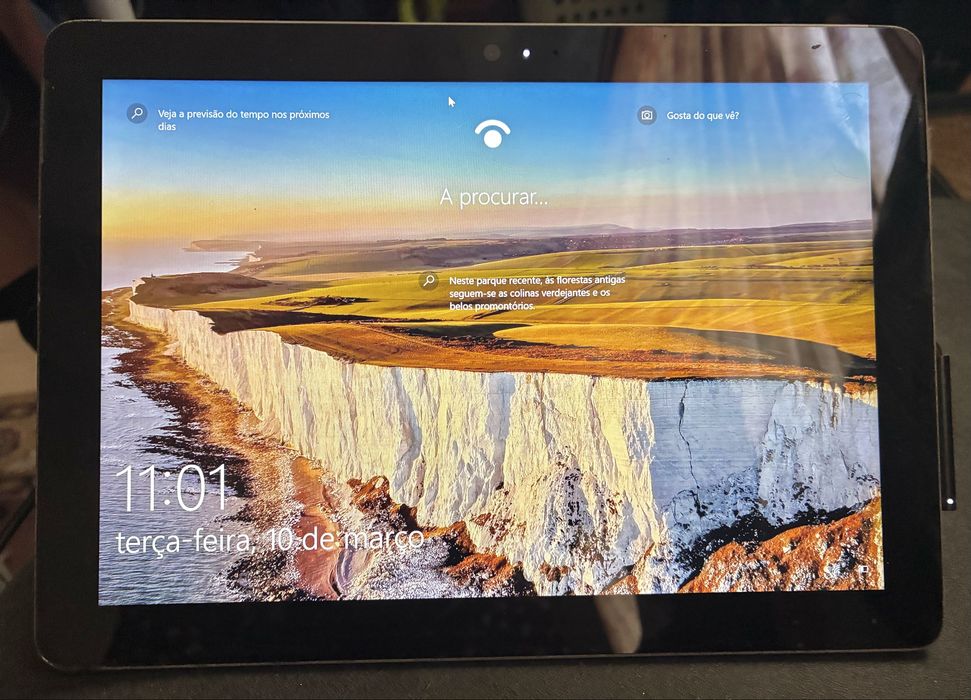 Microsoft Surface Go 2446478985536491521
