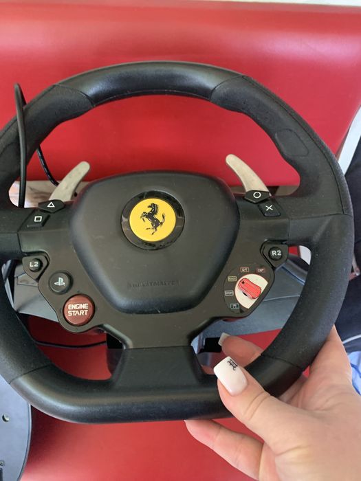 Руль та педальний блок Thrustmaster