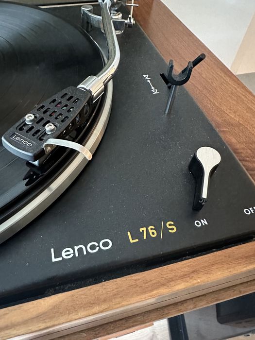 Gira-discos Lenco 76 S com braço Jelco em excelente estado