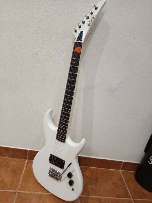 Guitarra elétrica MAISON