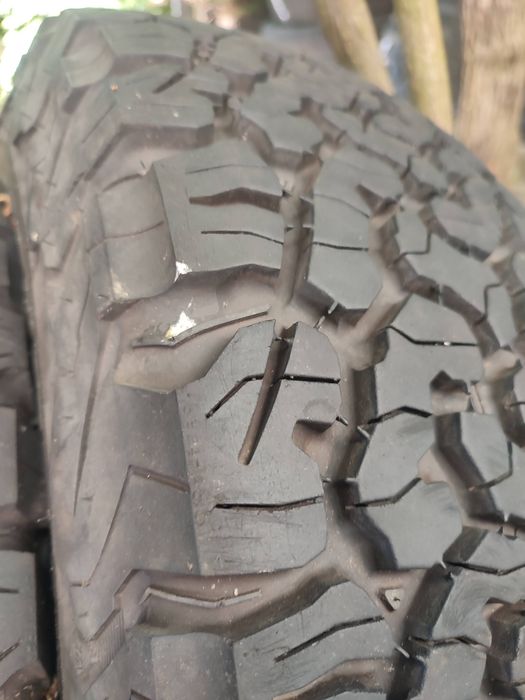 Pneus BF Goodrich 235 75 15 como novos