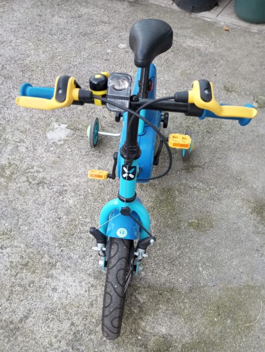 Bicicleta criança com capacete