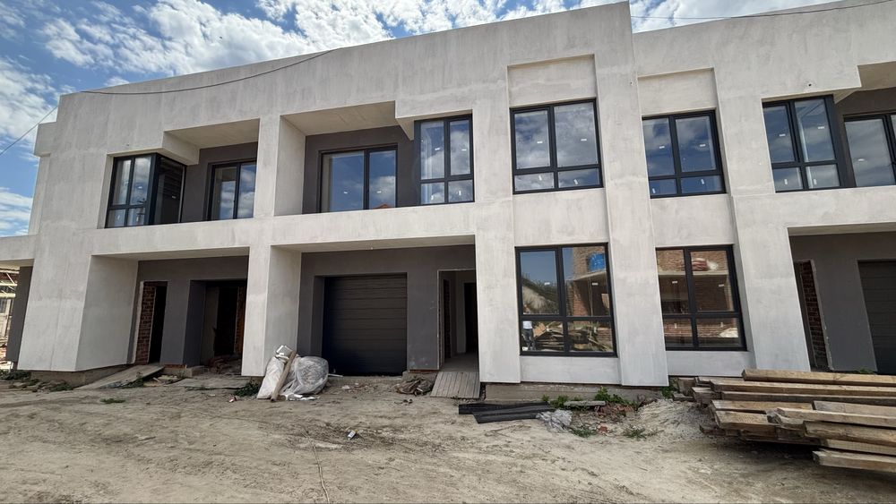 Продається таунхаус 135м².Ділянка 2сот. Угорники. Сирець. Комунікації