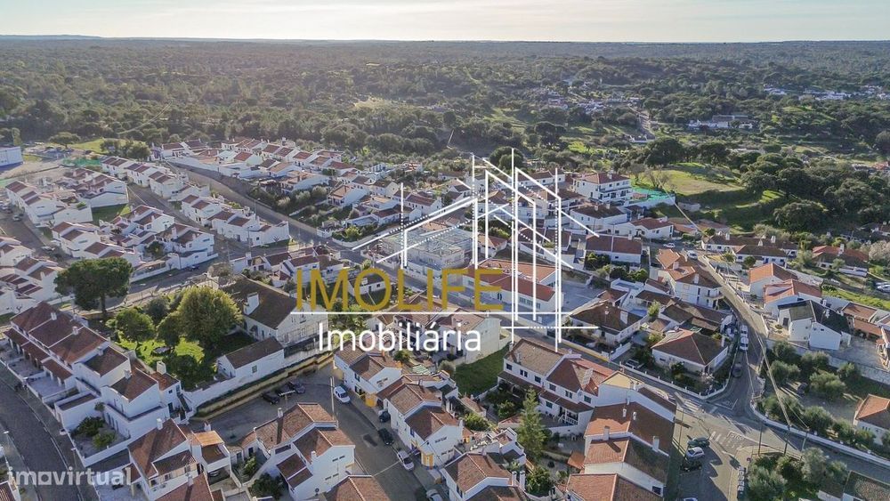 Moradia T1 + T3 no centro da Vila de Mora