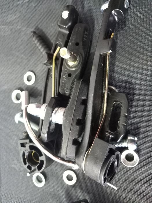 Travões V‑Brake e campainha para bicicleta