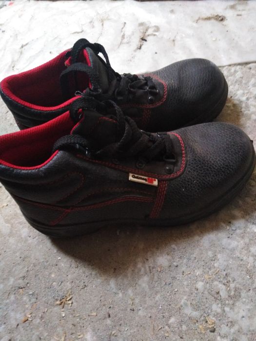 Damskie buty robocze z blachą r. 37