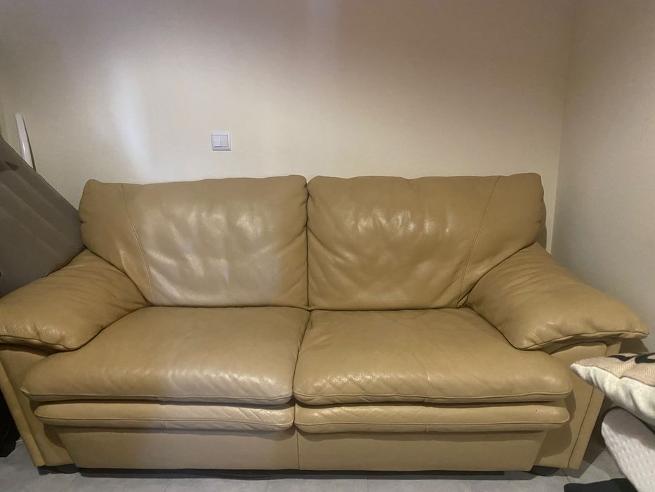 Sofá pele bege em excelente estado