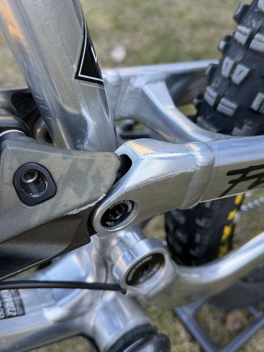 Commencal Furious 2021