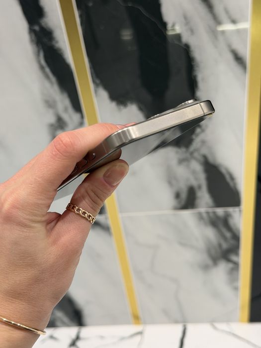 Продам iphone 15 Pro Max 256 gb