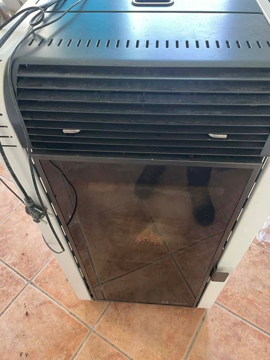 Salamandra a pellets como nova