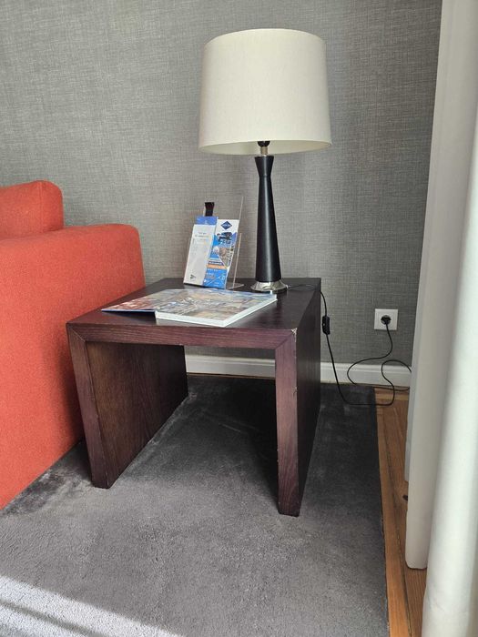 Mesa de apoio para sala, quarto, escritório ou recepção