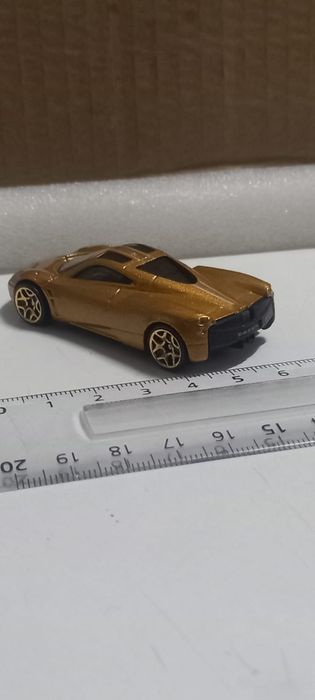 Pagani huayra hot wheels