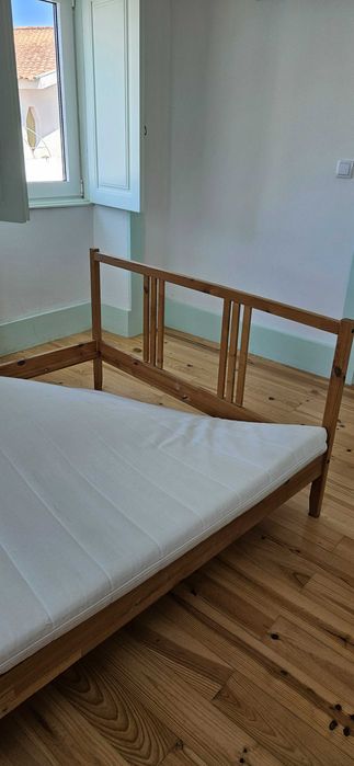 Cama casal ikea com colchão (falta apenas o estrado), só aceito pagamento em dinheiro (presencial)