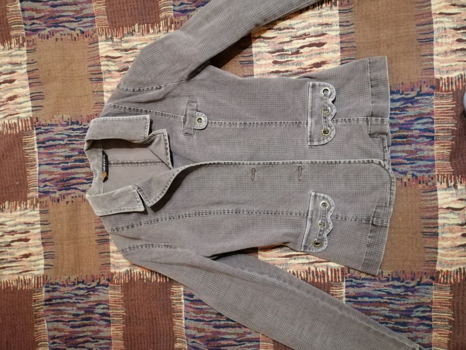 Гарний жіночий піджачок